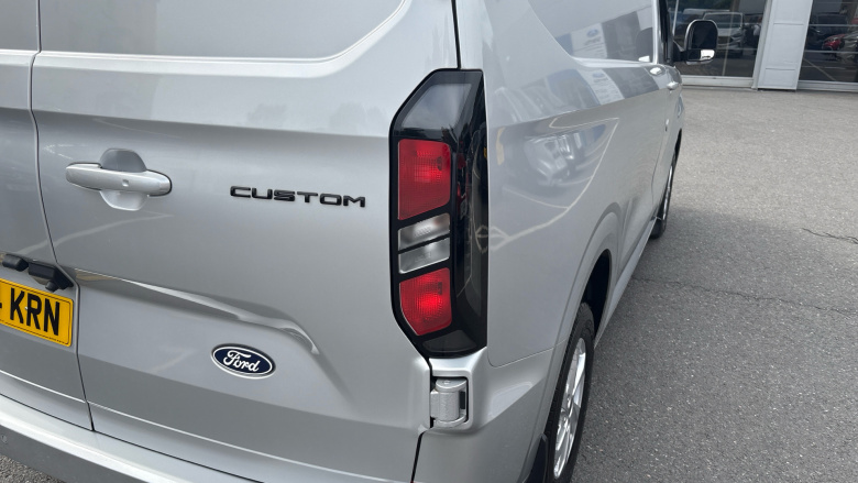 Ford Transit Custom 300 L1 Diesel Fwd 2.0 EcoBlue 136ps H1 Van Limited